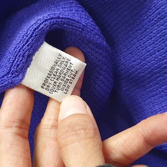 St. John Evening Dollan SleevesTop - Picture 6 of 9